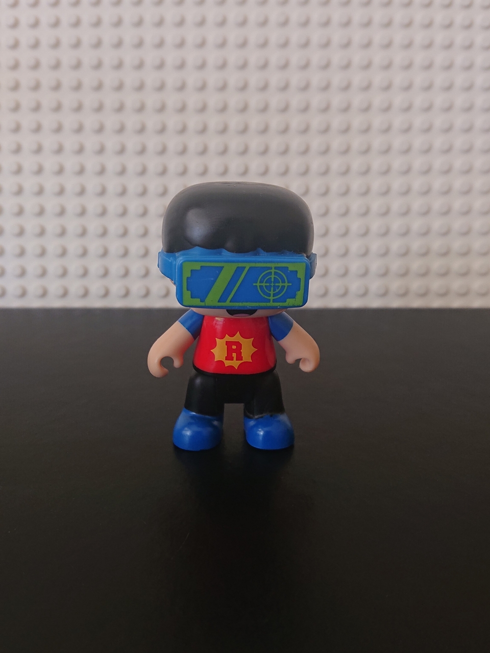 2019 PW - Ryan's World - Ryan Virtual Reality Gamer  2.5" Figure